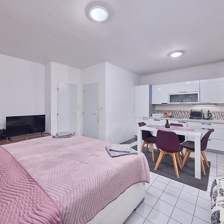 Relax Apartment Bratislava Buitenkant foto