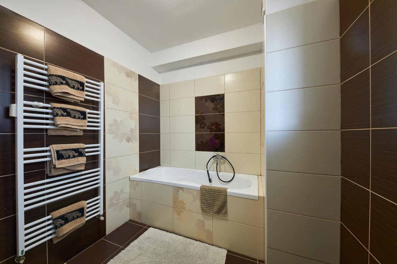 Relax Apartment Bratislava Buitenkant foto
