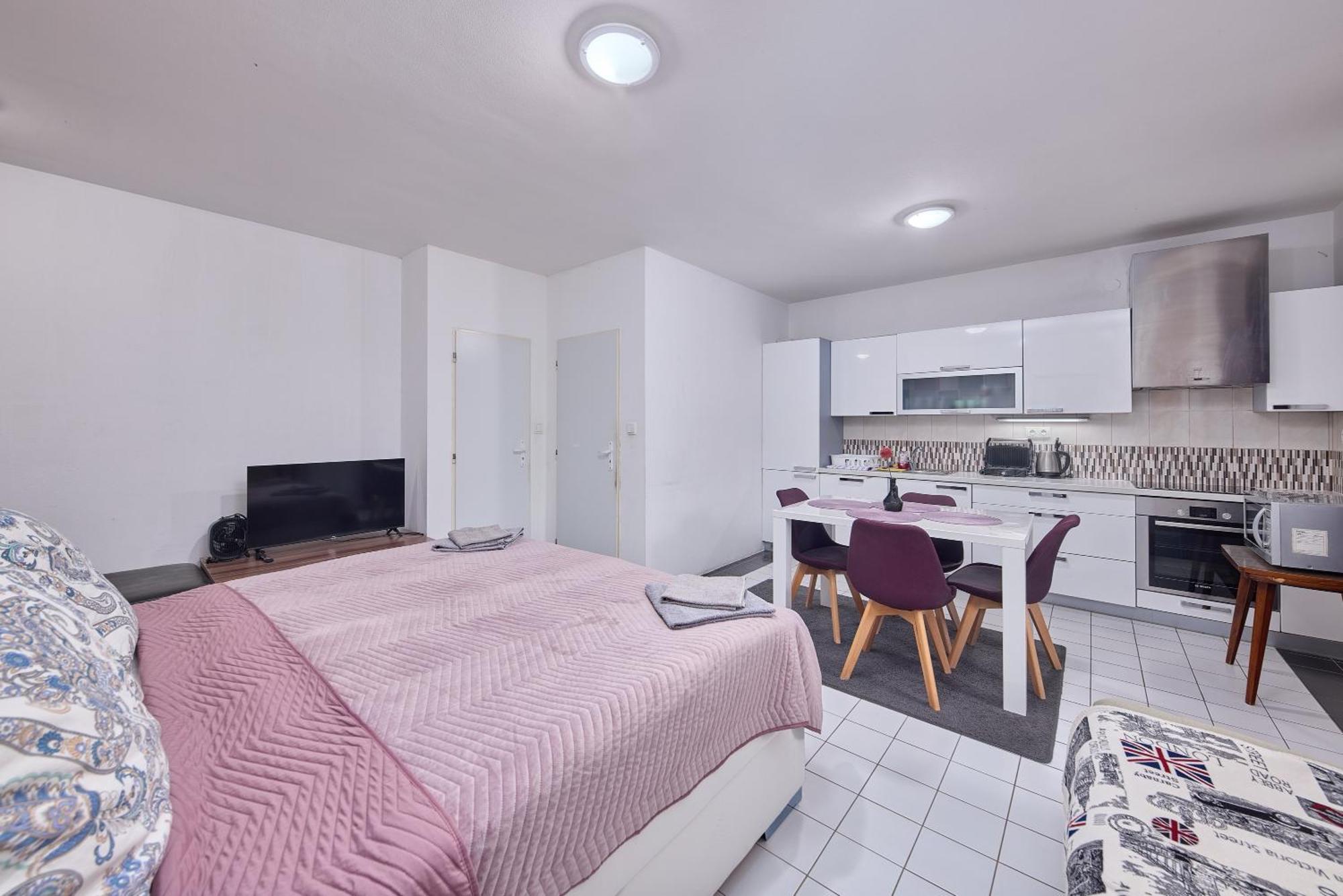 Relax Apartment Bratislava Buitenkant foto